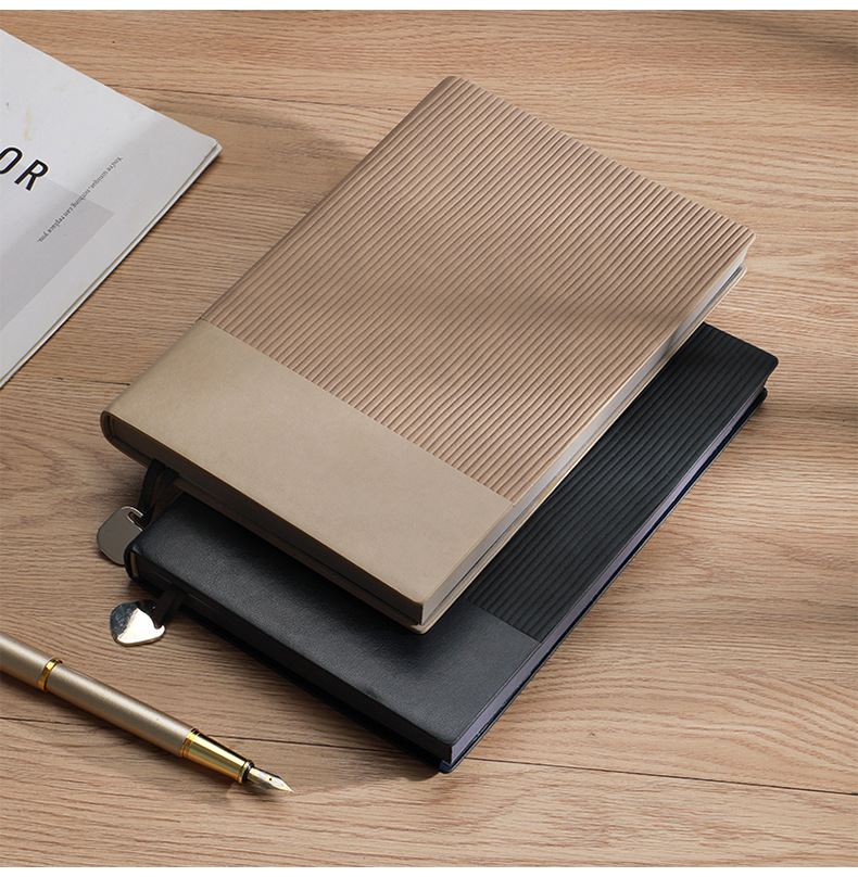 Agendă AristoNote bej, format A5, cu copertă flexibilă din piele ecologică – ideală ca jurnal personal sau planificator elegant.