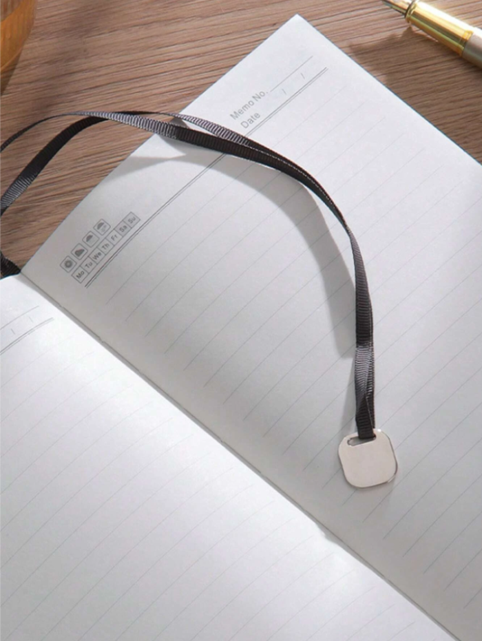 Agendă AristoNote verde, format A5, cu copertă flexibilă din piele ecologică – ideală ca jurnal personal sau planificator elegant.