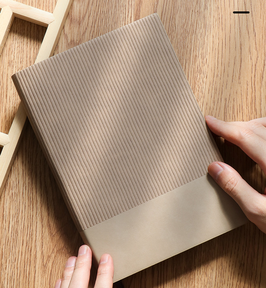 Agendă AristoNote bej, format A5, cu copertă flexibilă din piele ecologică – ideală ca jurnal personal sau planificator elegant.